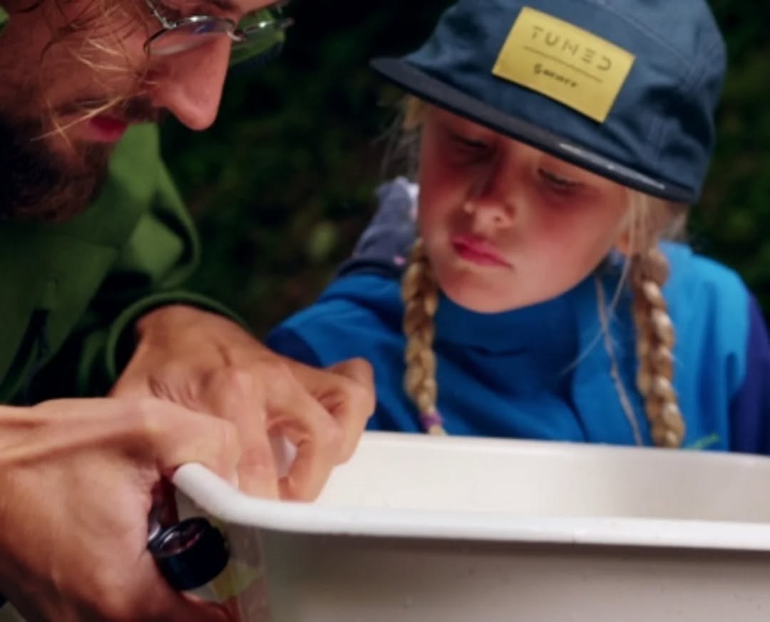 Für Kurzentschlossene 👀
Wir haben immer noch freie Plätze bei unserer Familienexkursion rund um das Thema Bach!
Erlebt und entdeckt mit euren Kindern ab 6 Jahren, wer und was alles in unseren heimischen Bächen lebt!
Am nächsten Dienstag den 24. Juni 2025 um 14.30 startet die Bachexkursion in Bergatreute.
Interesse ? Dann meldet euch verbindlich zur kostenlosen Veranstaltung unter www.naturvielfalt-rv.de/veranstaltungen an 💧💧💧
PS: Falls vorhanden bringt gerne Gummistiefel & Becherlupen mit.
#landkreisravensburg #AllgäuLeben #bachexkursion #lebenambach #naturvielfalt #naturexkursion #wodersüdenamschönstenist
