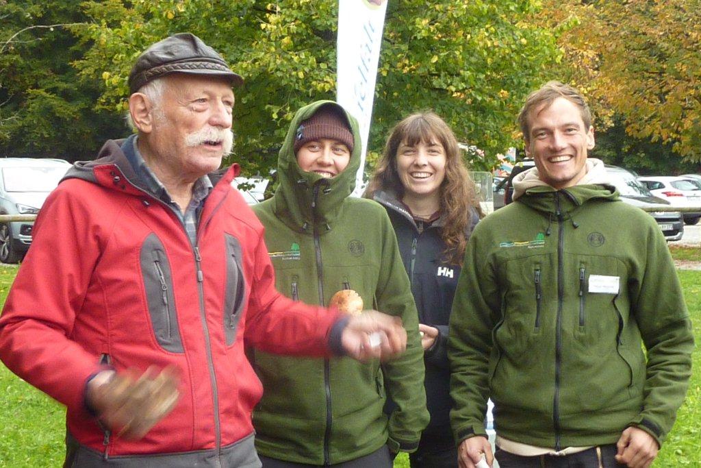📢 Unser Exkursionsprogramm 2026 ist online! 🌿🐝🍄 Egal ob Nature Journaling, Pilzführung oder Kinderbuchlesung oder die Veranstaltungen des "Blühenden Landkreises Ravensburg" – von März bis September nehmen wir euch mit raus in die Natur! 🌿🌞 Alle unsere Veranstaltungen sind kostenlos und bieten spannende Einblicke in die heimische Flora und Fauna. 🦋🌳 📅 Alle Termine & Infos findet ihr hier:
www.naturvielfalt-rv.de/veranstaltungen
Kommt vorbei – wir freuen uns auf euch! 💚 #NaturErleben #Exkursionen2026 #WildesWissen #Kräuterliebe #PilzeEntdecken #DraußenUnterwegs #Biodiversität #KostenlosUndDraußen #RausInDieNatur