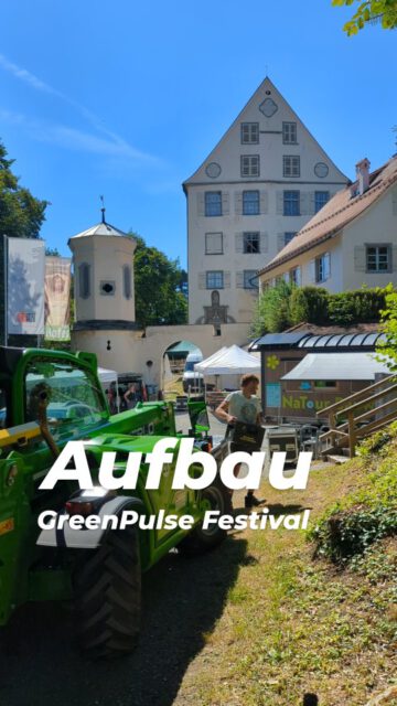 4 Tage Aufbau und jetzt ist alles bereit. 💪🏼✨

Schloss Achberg hat sich komplett verwandelt: Große Bühne, Chill-Out-Area, Zirkuszelt, Pavillons und jede Menge Festival-Feeling. 🎪🪩

Ein riesiges Danke an alle helfenden Hände – ohne euch wäre das nicht möglich gewesen! 🙏🏼💚

Heute geht's endlich los: Einlass ab 13:30 Uhr. Wir können es kaum erwarten, euch zu sehen! 🥳

Falls ihr noch spontan dabei sein wollt: Ein paar Tickets gibt's noch – jetzt online unter greenpulsefestival.de oder später an der Tageskasse. 🎟️

🌿 #GreenPulseFestival
📍 Schloss Achberg
📅 03. & 04. Juli 2026

🎤 Vorträge, Musik und Film
@sarahwienerofficial · @maxprosa · @jan_haft · @orchesterdeswandels · @vuimeraklaenge

🌱 Workshops & Exkursionen
@dervogelphilipp · @gruen_sein · @fischerrizzi

... und viele mehr! ✨

🎟️ Tickets & Infos: www.greenpulsefestival.de

Gefördert durch:
@naturvielfalt.ravensburg @elobaustiftung
@kreissparkasse.ravensburg @landkreisravensburg @audio_concept_vt @bellissa_haas @schloss.achberg & Bio-Musterregion Ravensburg