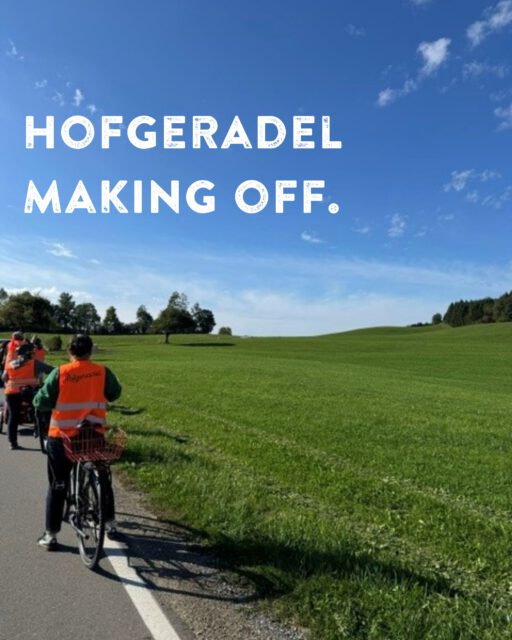 Hinter den Kulissen des Werbespots für das Projekt "Hofgeradel"🚲🚲
Das Gemeinschaftsprojekt "Hofgeradel" zwischen @oberschwabensbauern und dem LEV Ravensburg hat die erste Saison hinter sich.
Hier seht ihr Eindrücke von unserem Drehtag letzte Woche, bei dem wir eine Tour filmisch aufgezeichnet haben. 📷
Dabei haben wir den @biohof_faessler besucht, Einblicke in die @kaeserei_leupolz bekommen und den wunderschönen Ausblick aufs Westallgäu genossen!
Seid gespannt auf den Film und das Tourprogramm für nächstes Jahr!